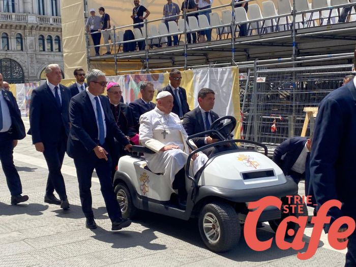 Lutto nazionale per la scomparsa del Papa: a Trieste aperto il registro delle condoglianze in Prefettura
