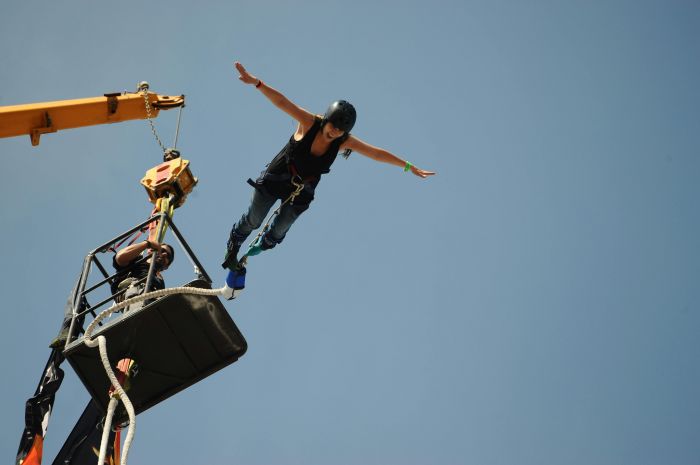 Bungee jumping dal Castello di San Giusto: la proposta adrenalinica dei triestini che sogna in grande