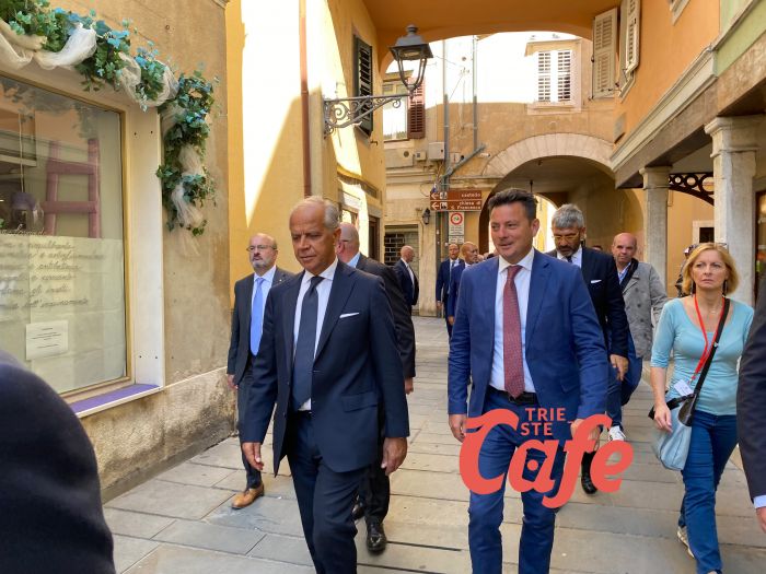 Migranti, Piantedosi dichiara da Muggia: ‘già alleggerita presenza a Trieste’ (VIDEO-SERVIZIO)