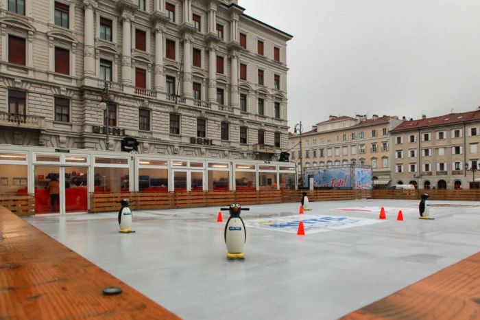 Inaugurata la pista di pattinaggio in piazza Ponterosso! Trieste Cafe media partner, dirette e animazione oggi giorno! 