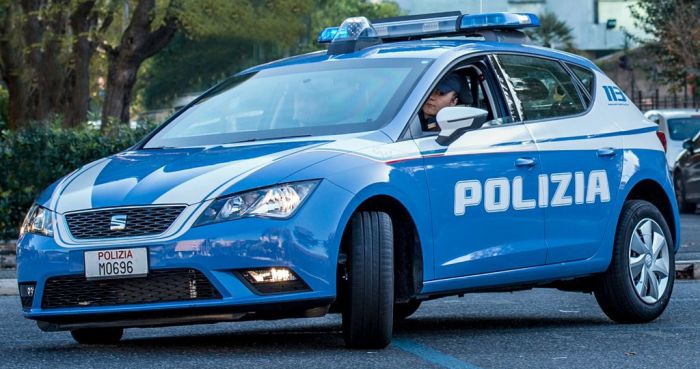 Coppia nei furti e nella vita ruba in una azienda artigiana: rapido intervento della polizia che li arresta! 