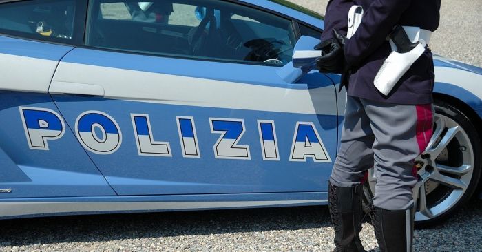 Furie ubriache picchiano papà anziano e morosa per gelosia