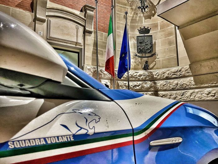 Polizia salva un uomo dal suicidio: dramma evitato in extremis in zona Oberdan