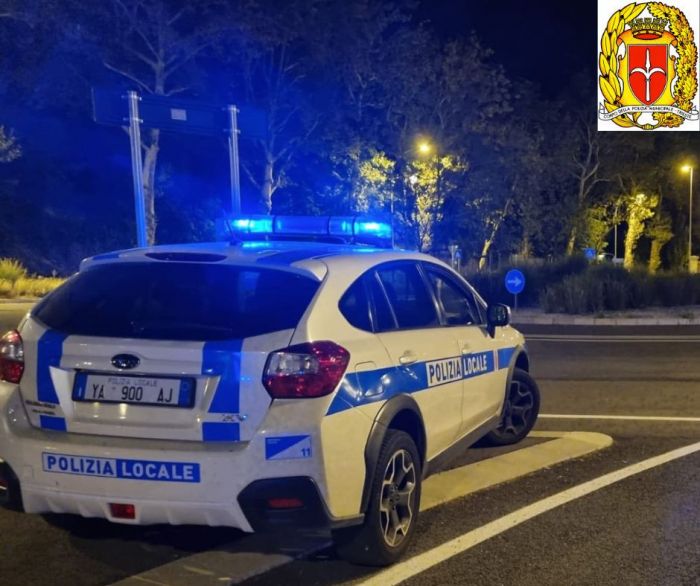 Trieste, moto irregolare sull’Altipiano: targa intestata a un morto e zero assicurazione