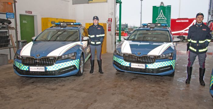 Nuove auto alla Polizia Stradale da Autostrade Alto Adriatico tutte dotate di kit per i controlli lungo la rete autostradale