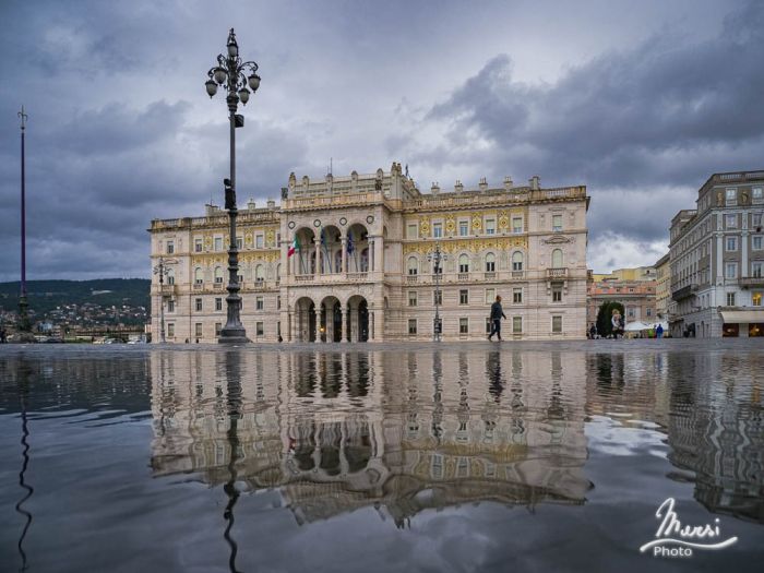 Acqua alta anche un zona piazza Unità 