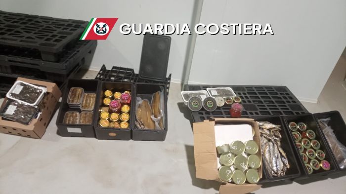 Pesci “latitanti” e gamberi scaduti: blitz alla frontiera, maxi sequestro e multe salate a Trieste
