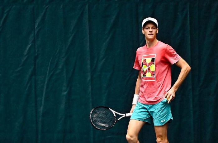 Tennis: Djokovic si ritira a Parigi, Sinner diventa numero 1 