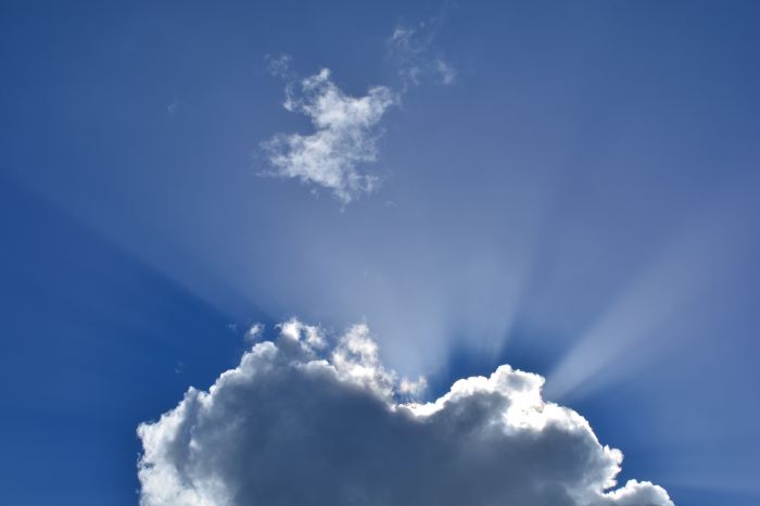 Il meteo di venerdì 17 aprile, cielo sereno e borino