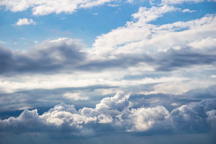 Il meteo di martedì 29 aprile, su pianura e costa cielo in prevalenza sereno