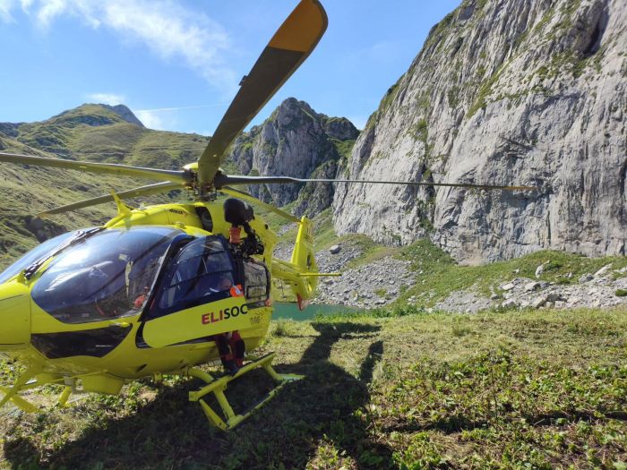 Veneto: Pilota di parapendio salvato dal soccorso alpino, precipita e rimane sospeso nel vuoto