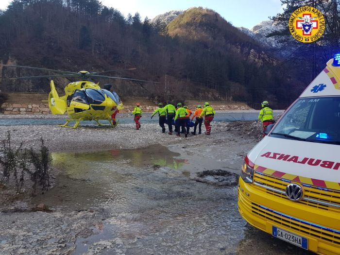 Perdono l'orientamento, soccorsa coppia in cerca di funghi