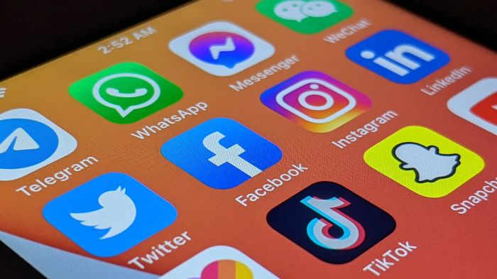 Australia Pronta a Vietare i Social ai Minori: "Proteggiamo la Salute dei Nostri Giovani