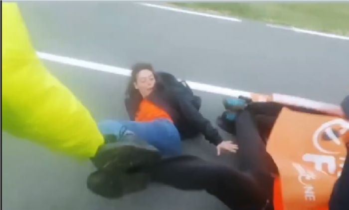 Volevano interrompere Italia-Romania, denunciati 7 ecoattivisti di "Ultima Generazione": uno di Trieste!