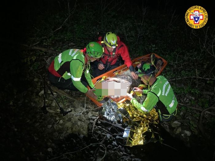 Fvg, cacciatori vengono sorpresi dal buio in montagna: stanchi e impauriti chiamano il soccorso alpino 