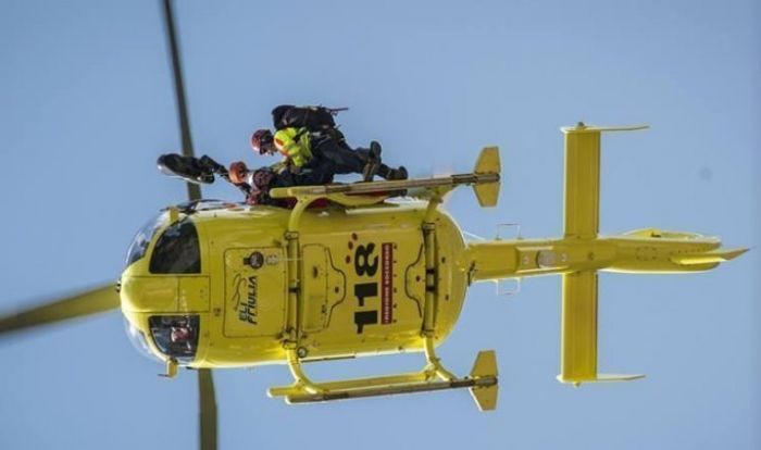 Perde il controllo della moto rovinando malamente a terra, elitrasportato d'urgenza grave a Cattinara