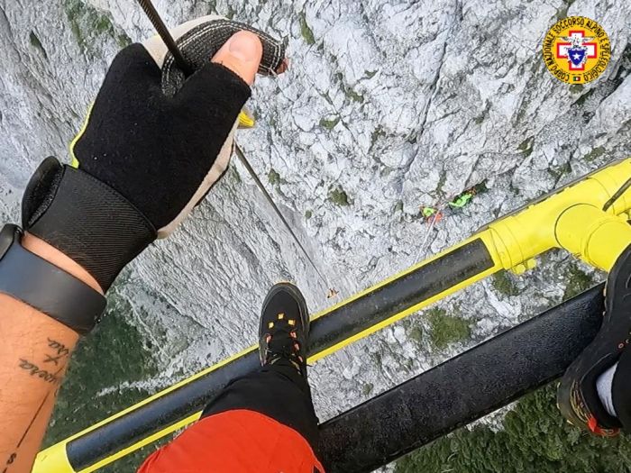 30enne cade a causa del distacco di un appiglio con un volo di una quindicina di metri.
