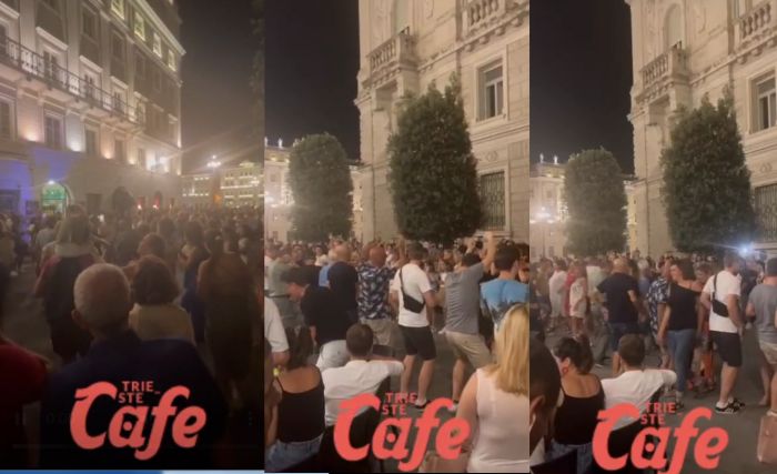 Piazza Unità versione "Villaggio Turistico", in centinaia a scatenarsi con i balli di gruppo!! (VIDEO)