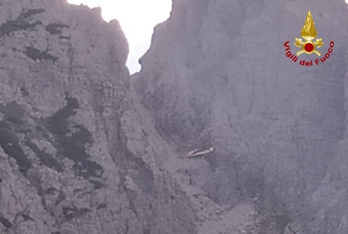 Fvg, turisti in difficoltà in montagna si fanno comodamente recuperare dall'elisoccorso e vengono portati a valle