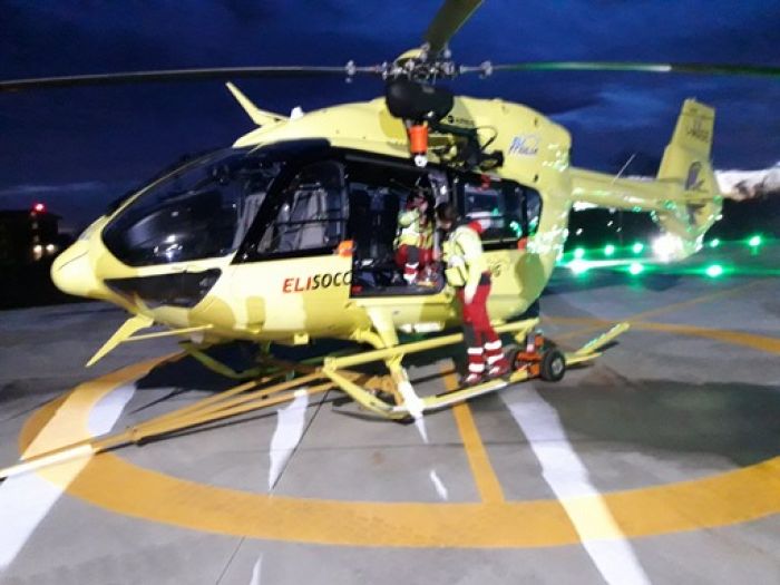 Fvg, perde il controllo della moto a notte fonda cadendo malamente a terra: elitrasportato grave all'ospedale
