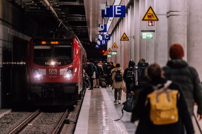 Tragedia nell'intercity Roma-Trieste: investito un operaio 47enne