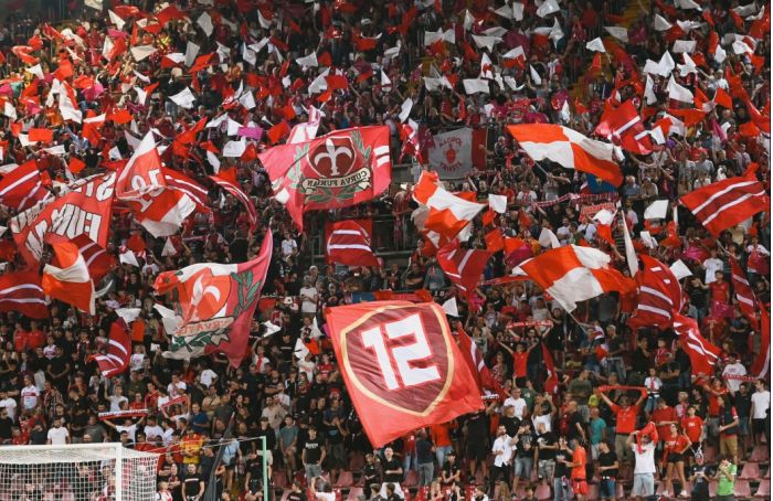 Accendono materiale pirotecnico, 3 Daspo a tifosi Triestina