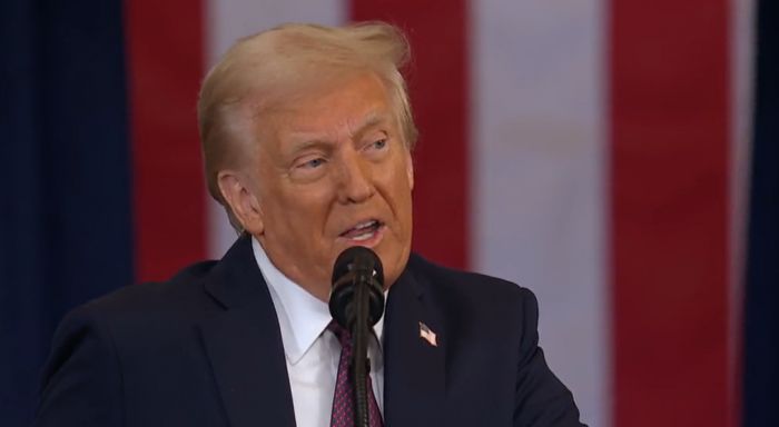 Trump: 'Annullerò il mandato sulle auto green. Emergenza energetica e quindi perforiamo'