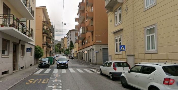 Tragedia silenziosa in Strada di Fiume: anziano trovata senza vita, nuova morte solitaria in casa