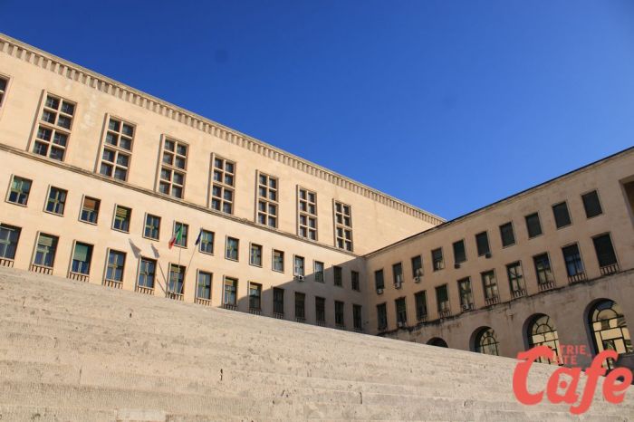 UniTs si tinge di rosa: mercoledì primo passo di prevenzione