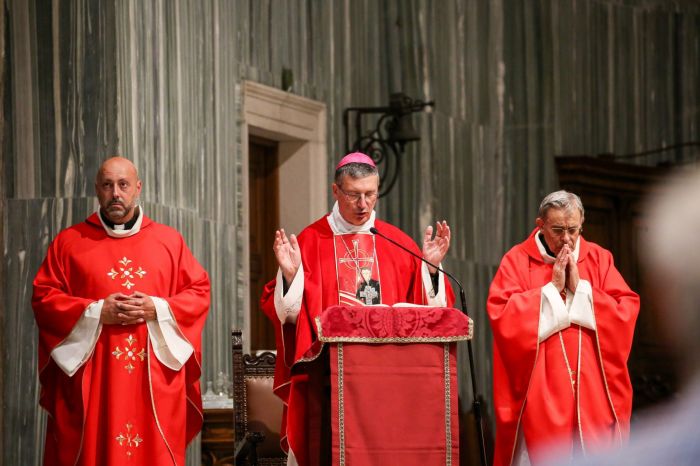 Vescovo Trevisi ai triestini: 'Durante le Feste dedicate più momenti di preghiera per la pace' 