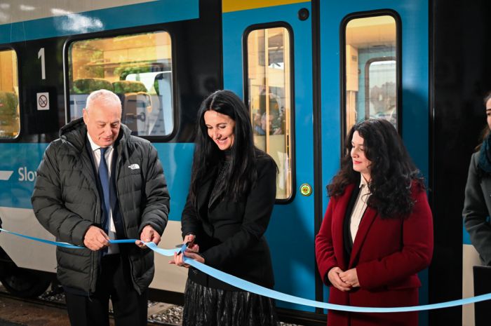 Partito stamattina il nuovo treno che collega Trieste con Fiume, attraversando la Slovenia