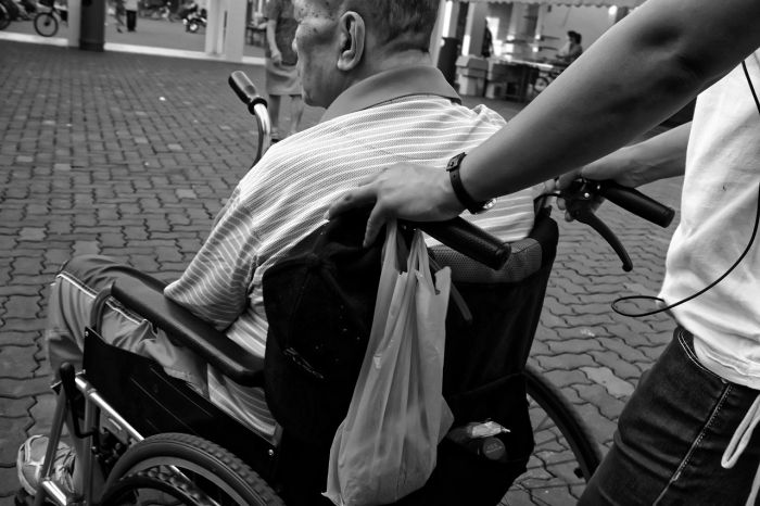Lavoro domestico in FVG: nel 2023 spesi 198 milioni, la maggioranza sono badanti dell'Est Europa