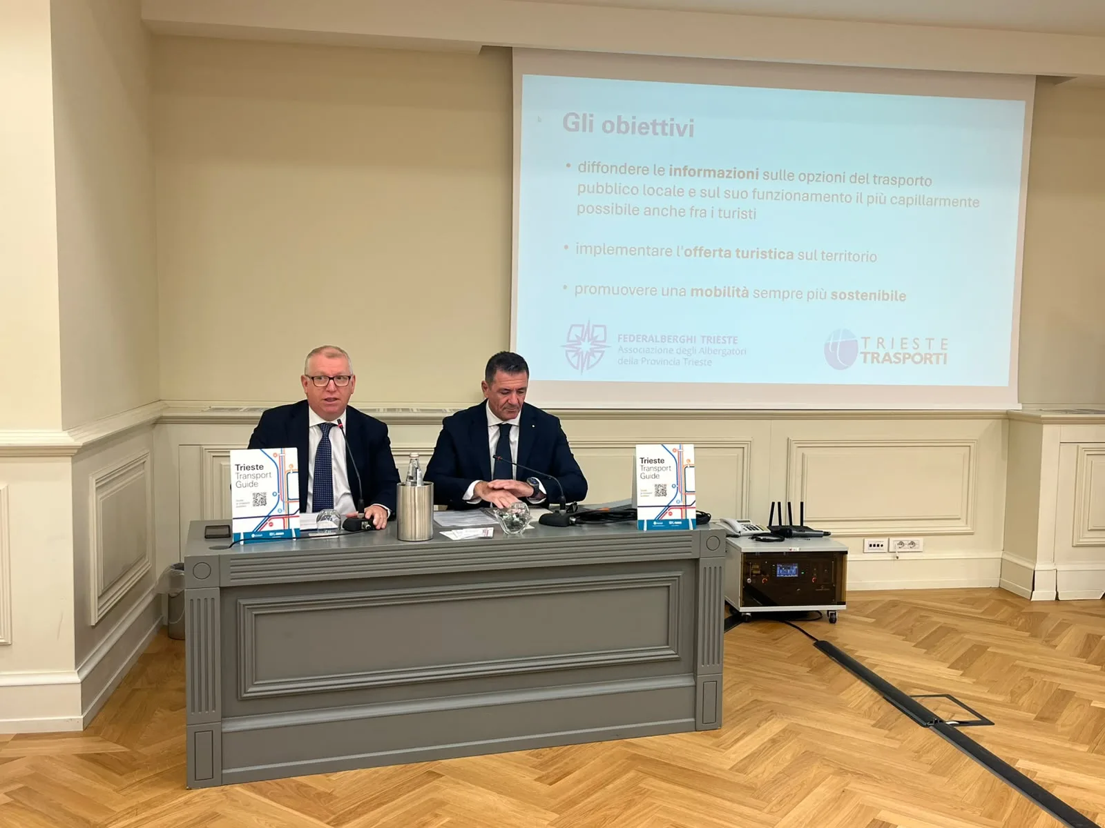 Arriva la Trieste Transport Guide nelle strutture ricettive, tutte le informazioni sul bancone della reception (VIDEO)
