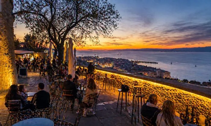 "L'ora di storia", proseguono le visite guidate al tramonto dall'alto del Castello di San Giusto