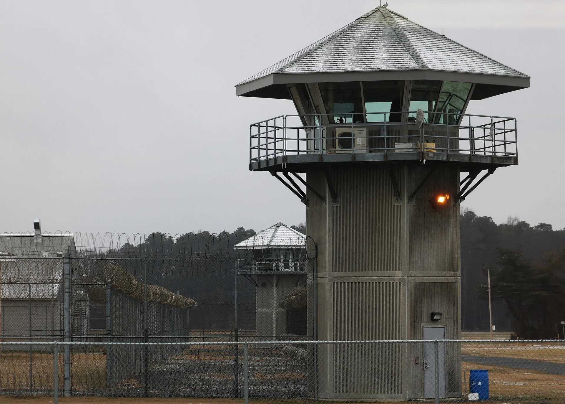 Udine, ancora violenza in carcere: tre poliziotti feriti