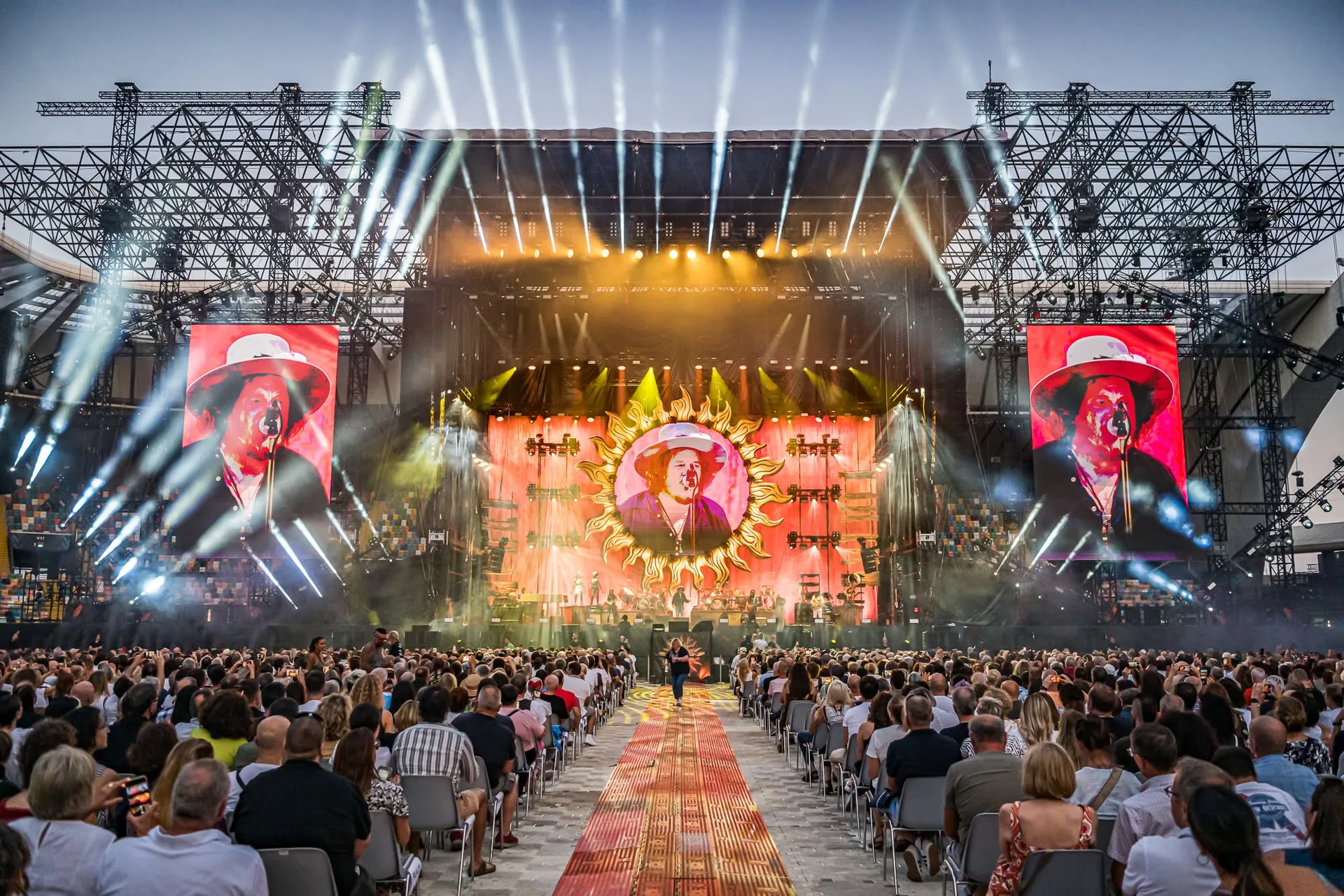 Oltre due ore di emozioni: Zucchero apre il tour italiano con un trionfo a Udine