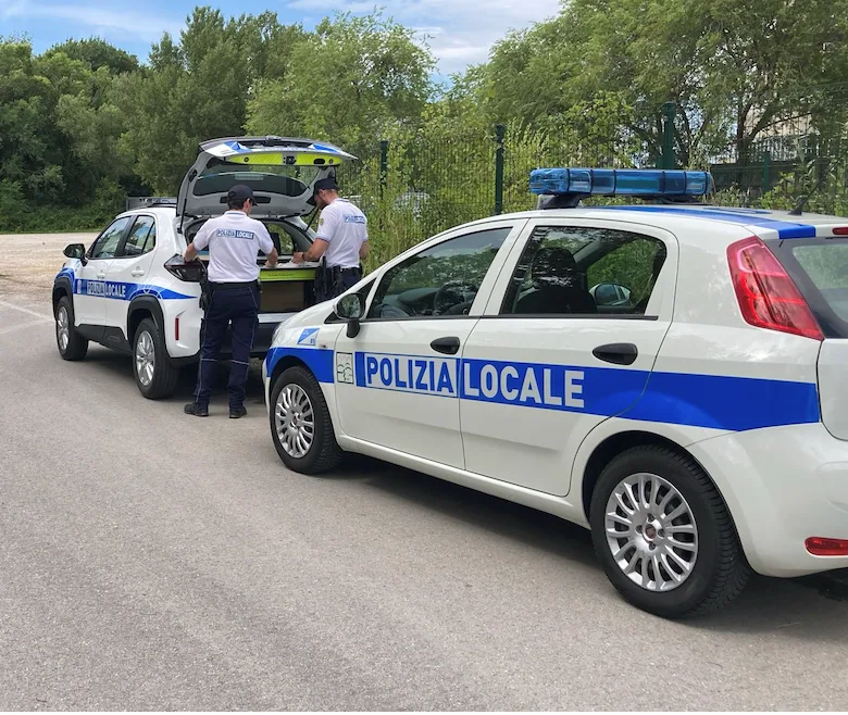 Monfalcone, Polizia locale scopre autoarticolato sloveno con centralina manomessa per le emissioni: 4.500 euro di sanzioni
