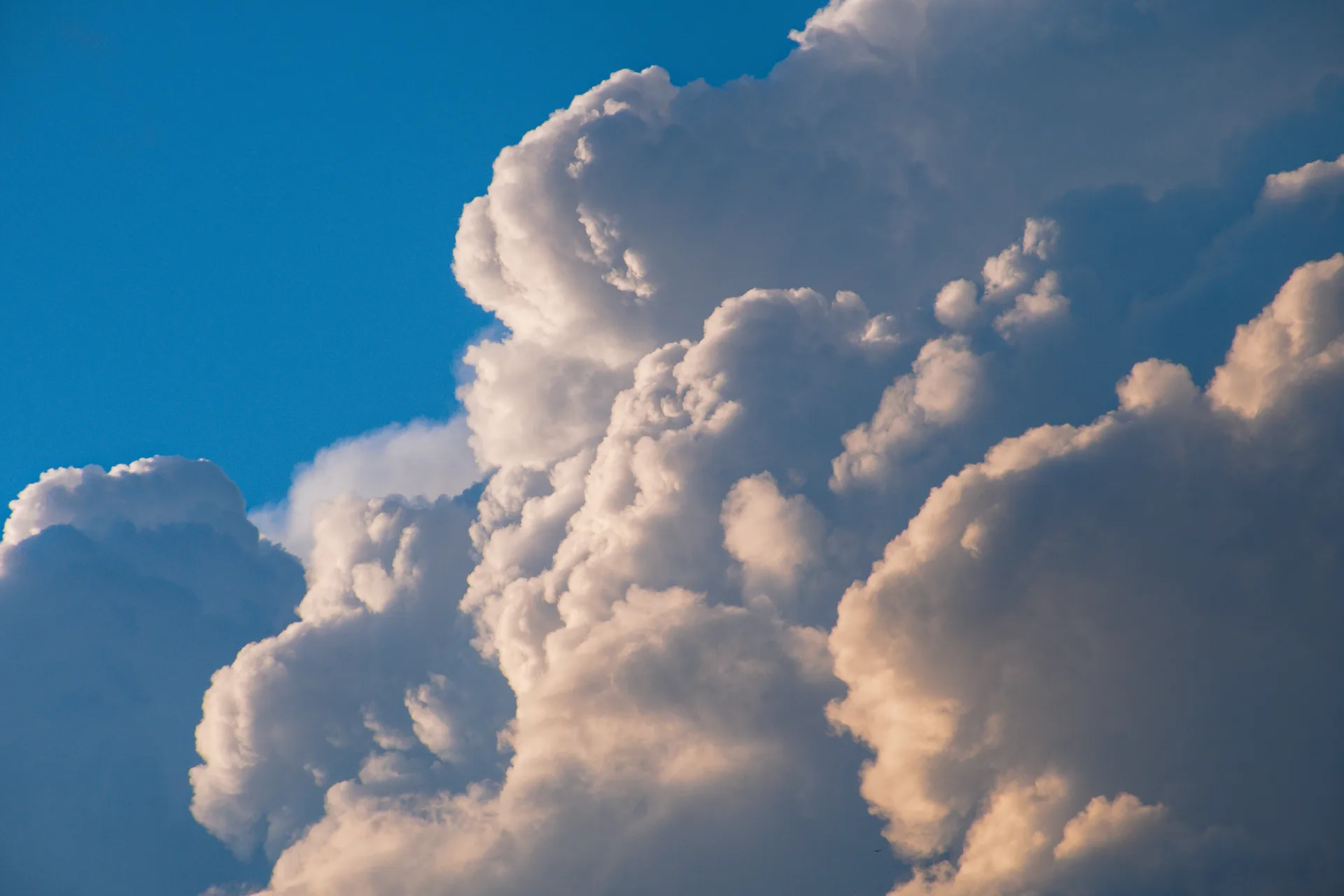 Il meteo di sabato 17 ottobre, cielo poco nuvoloso