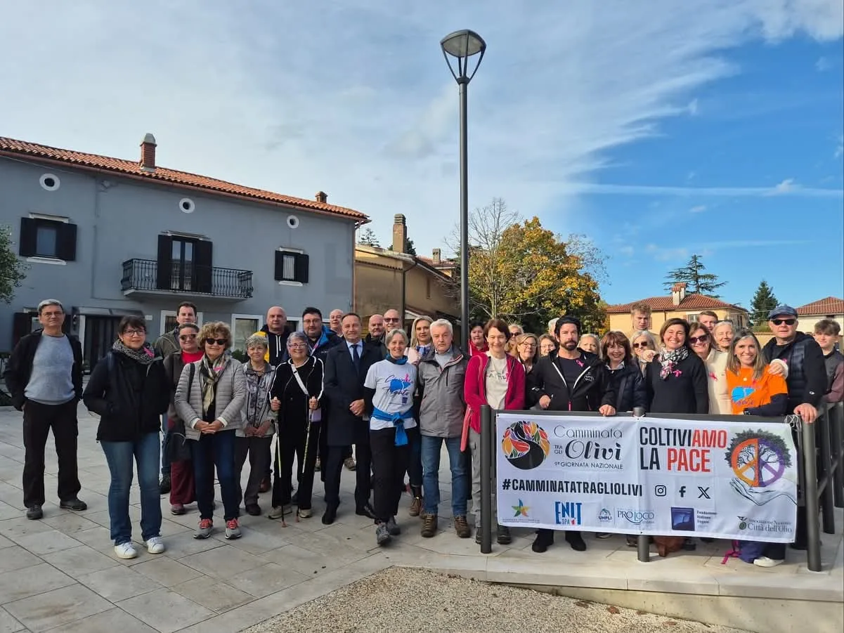 Duino, la Camminata tra gli Olivi prende il largo: castello, motonave e degustazioni