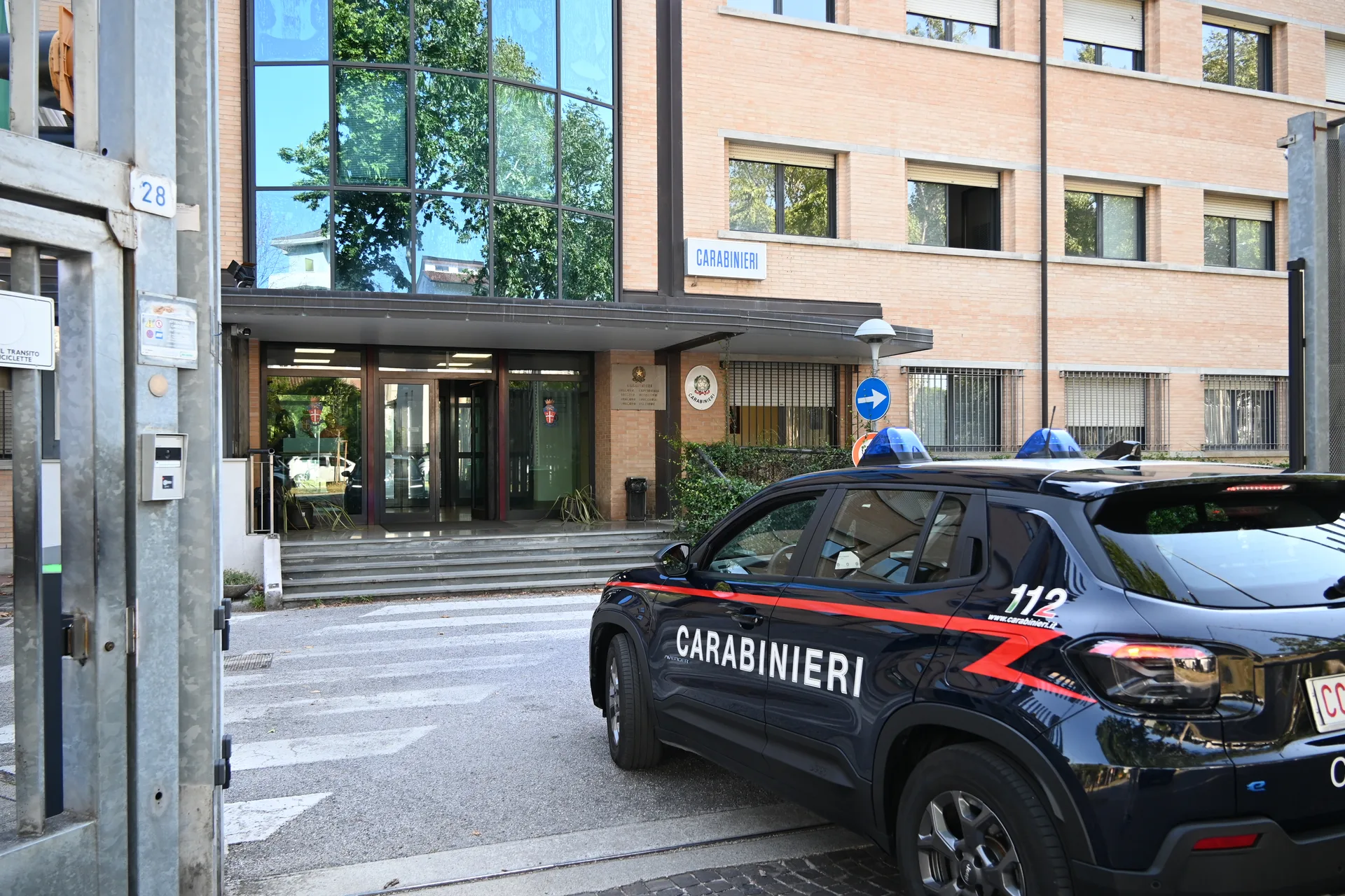 Truffa dei Bitcoin a Udine: l'intuizione della moglie e i Carabinieri salvano i risparmi di un 79enne
