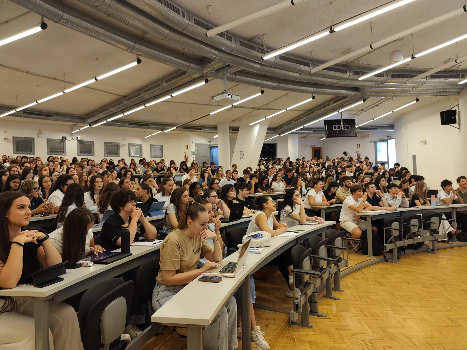 Al via a UniTS le lezioni per 582 immatricolati. Le donne sono il 72,5%, un iscritto su tre risiede fuori dal Fvg