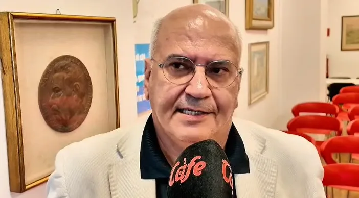 Migranti, Schiavone attacca: “Più arrivi nel 2026 e persone lasciate per settimane in strada” (VIDEO)