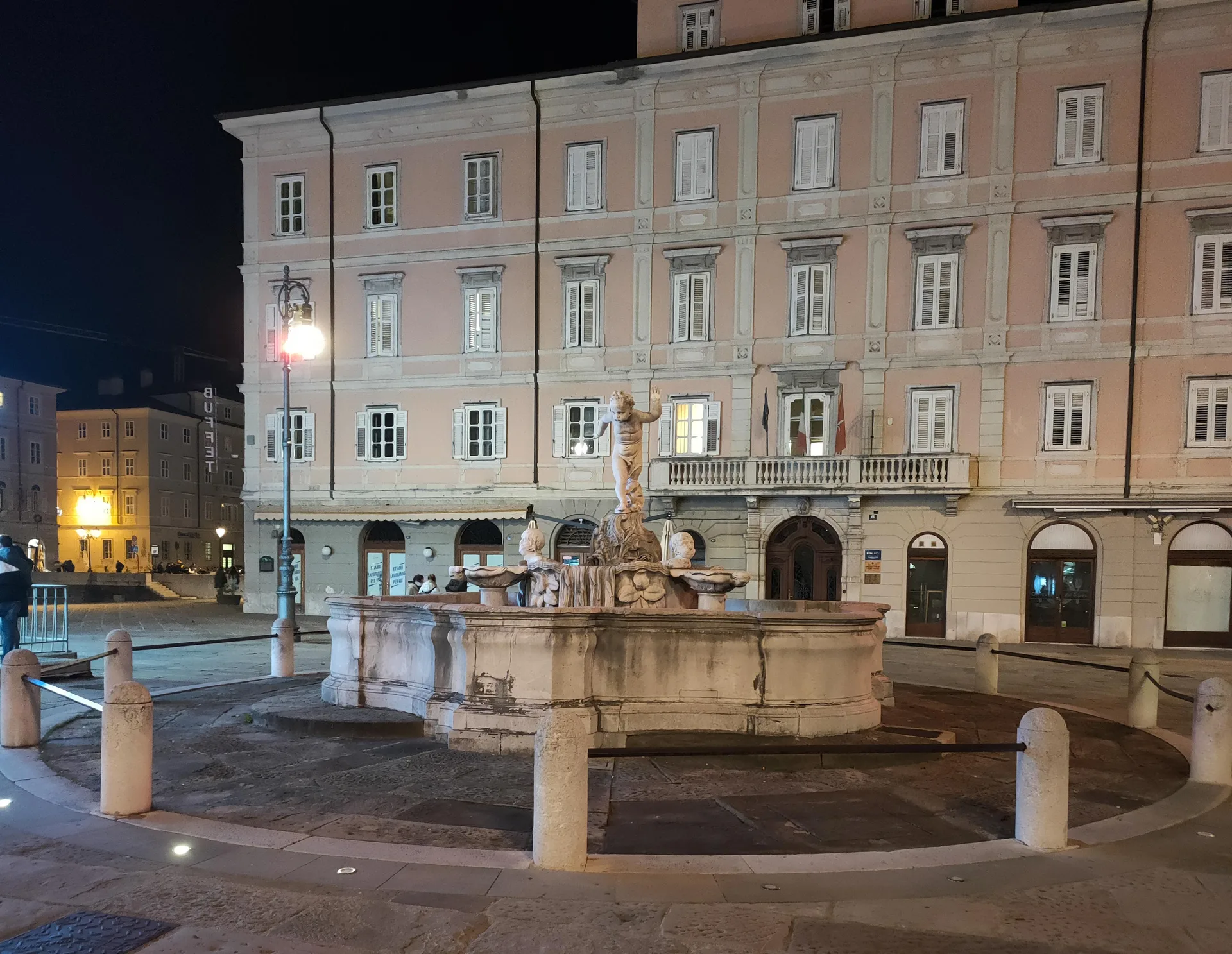 Il mercato storico di Ponterosso rientra nella sua sede originaria ma solo temporaneamente