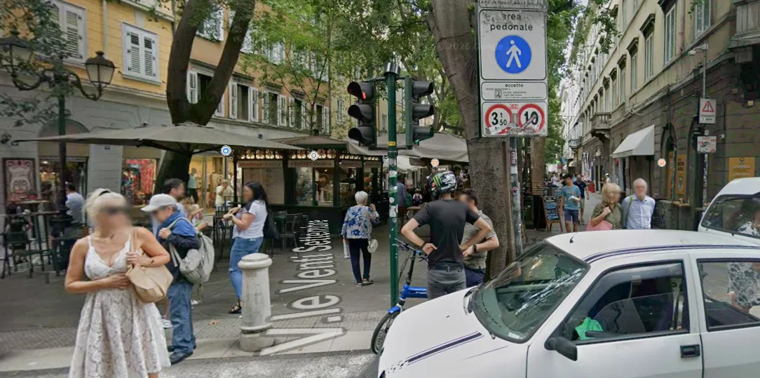 Trieste, tentano di lasciare il bar senza pagare: dipendente aggredito a schiaffi in viale XX Settembre