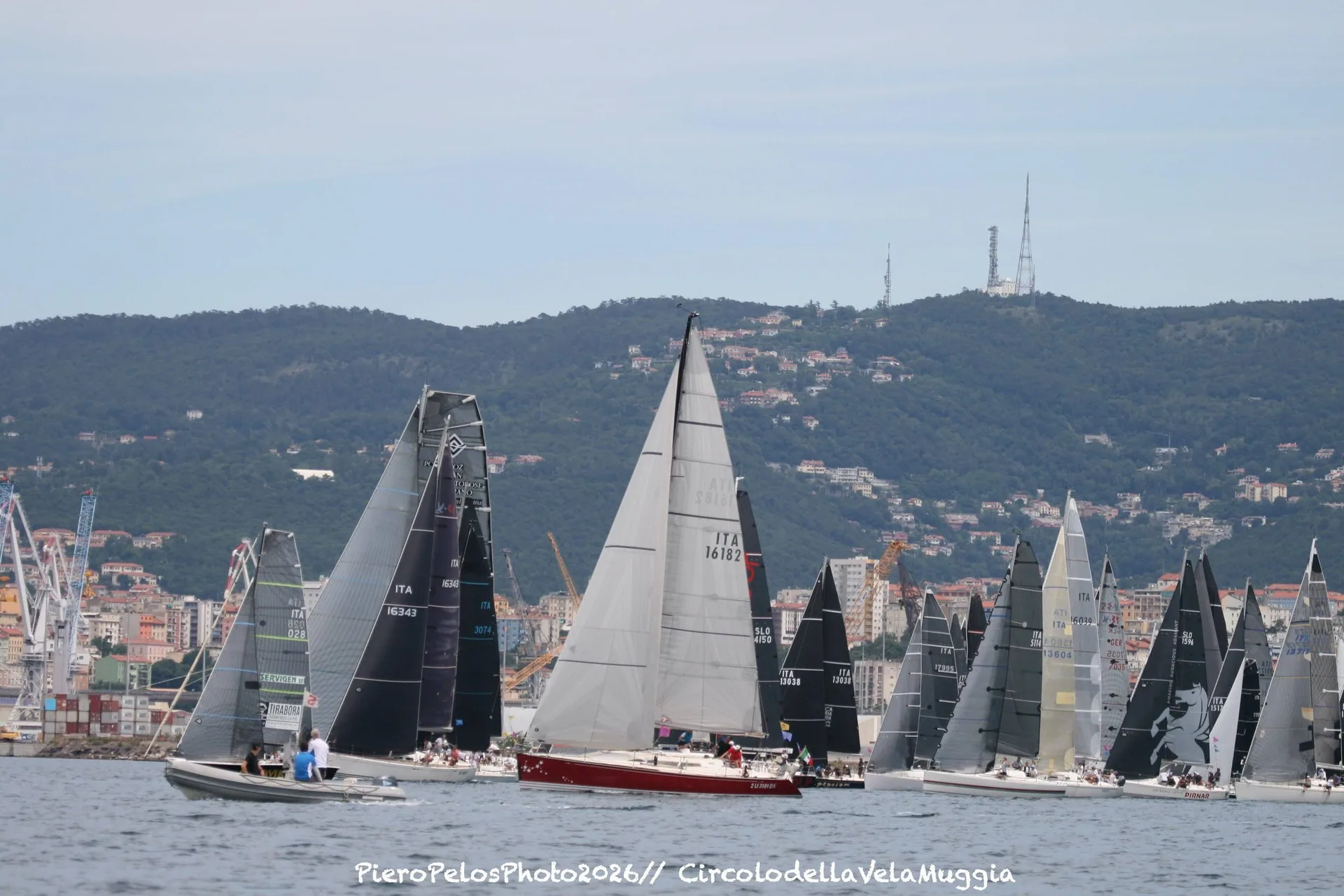 Muggia, 300 velisti in mare: la storica Muggia–Portorose–Muggia conferma il suo fascino internazionale
