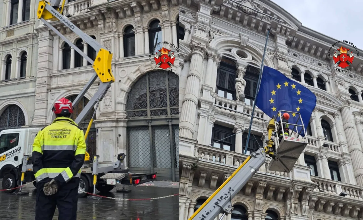 Trieste, bandiere attorcigliate dal vento sul Municipio: intervengono i pompieri volontari