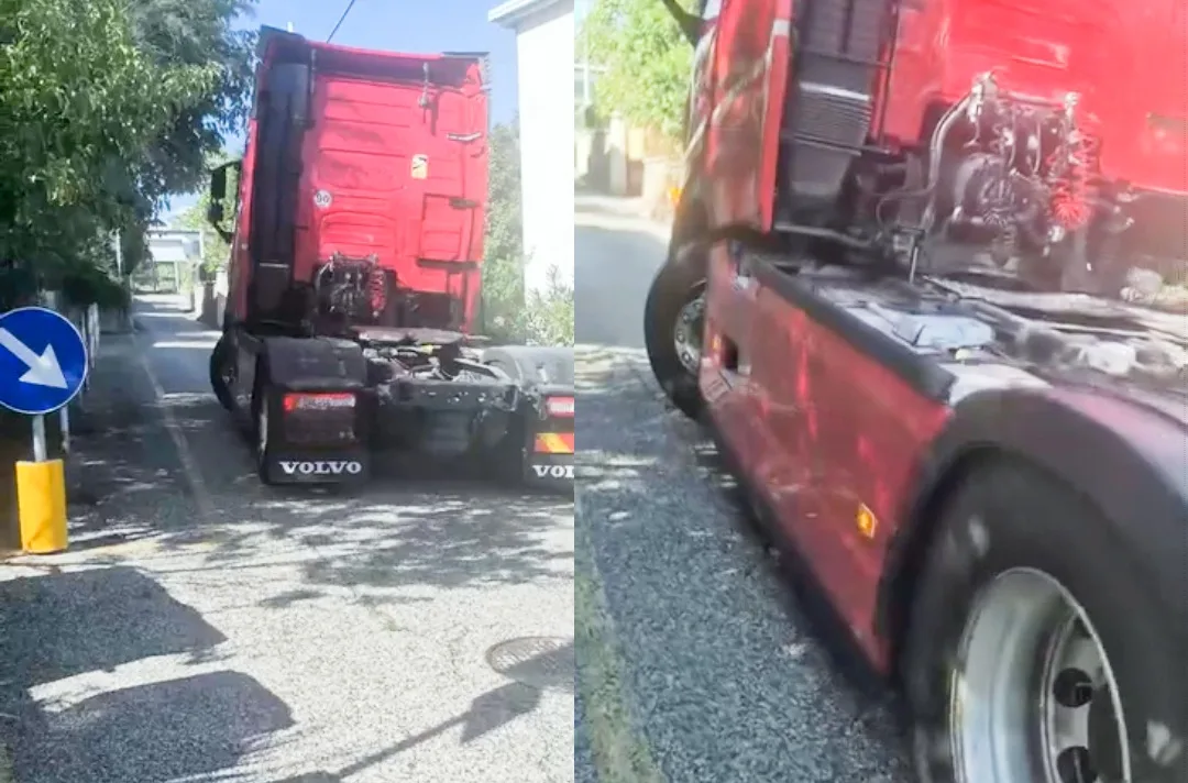 Trieste, camion bloccato in via del Ponticello: manovra complicata e strada in difficoltà