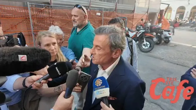 Calenda a Trieste apre a Fedriga ma chiude a Vannacci: «Mai con chi si allea con lui» (VIDEO)