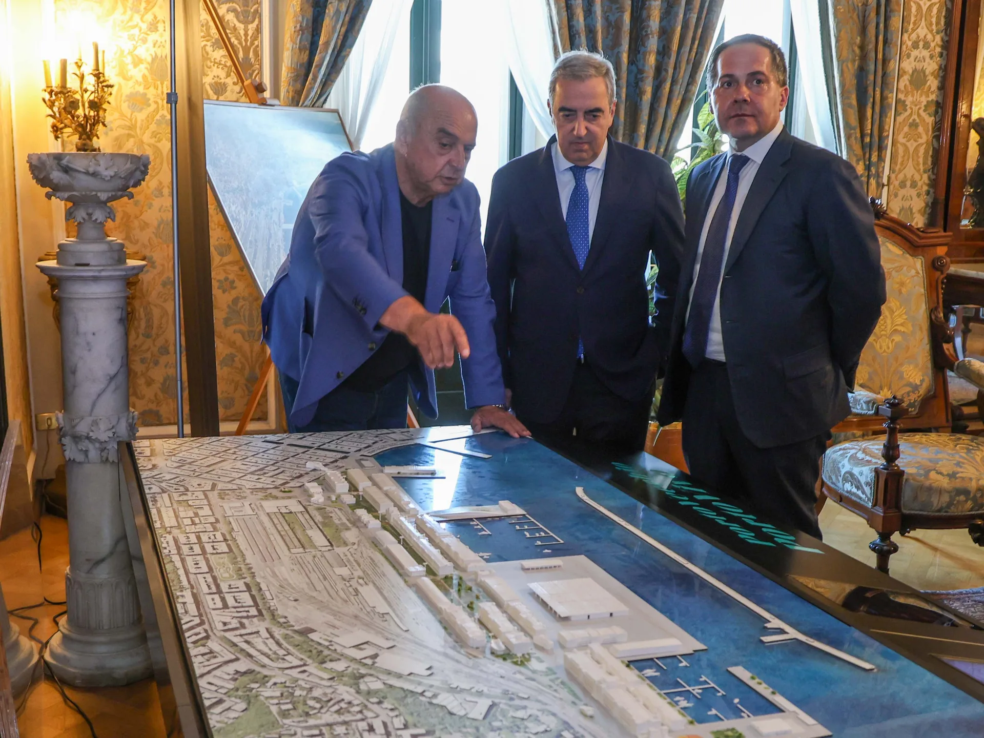 Il sindaco ha ricevuto nel salotto azzurro il senatore Maurizio Gasparri