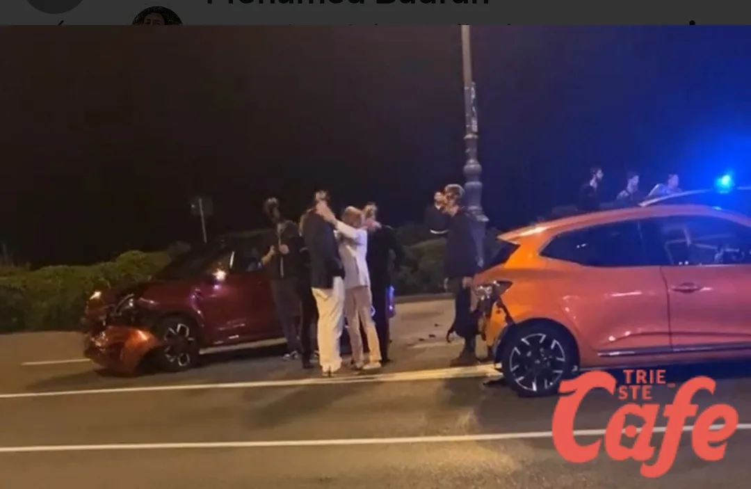 Trieste, incidente sulle Rive davanti a piazza Unità: due auto coinvolte nella notte
